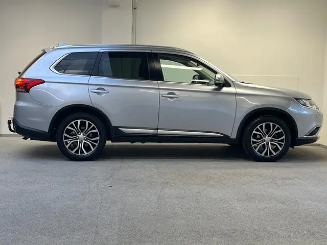 Mitsubishi Outlander 2.0 Connect Pro 2017 Benzine 11