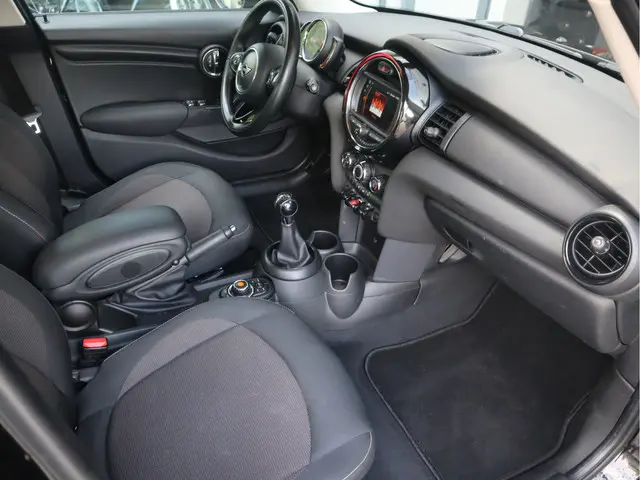 MINI 5-Deurs Mini 1.5 2019 Benzine 18