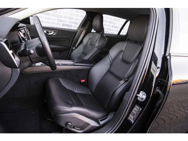 Volvo V60 2.0 B3 Essential Edition 2023 Benzine 7