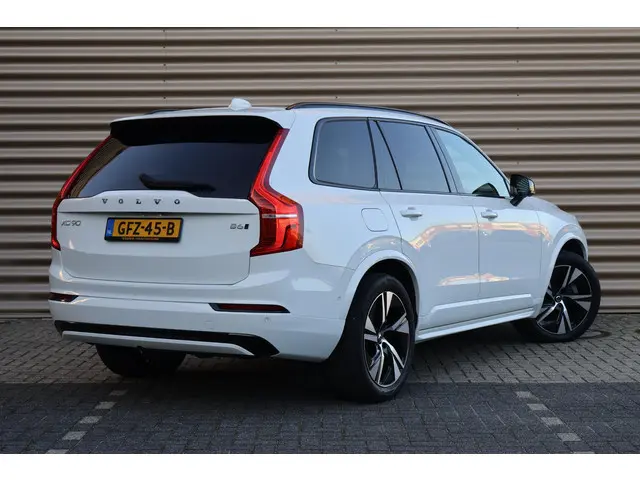 Volvo XC90 B6 AWD R-Design 2022 Benzine 24