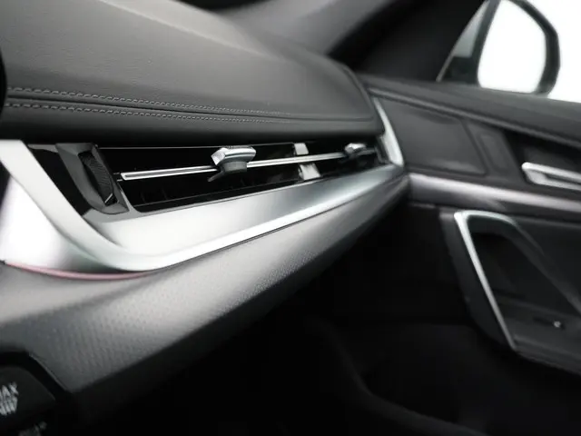 BMW X1 sDrive18i 2025 Benzine 24