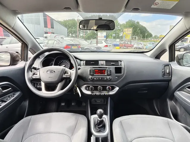 Kia Rio 1.2 CVVT Plus Pack / NAP / AIRCO / PDC / OHB / 2012 Benzine 4