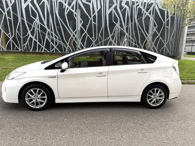 Toyota Prius 1.8 Comf 136PK 2014 Hybride Benzine 2