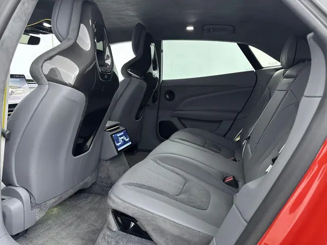 Lotus Emeya R 102kWh/919pk 2024 Elektrisch 15