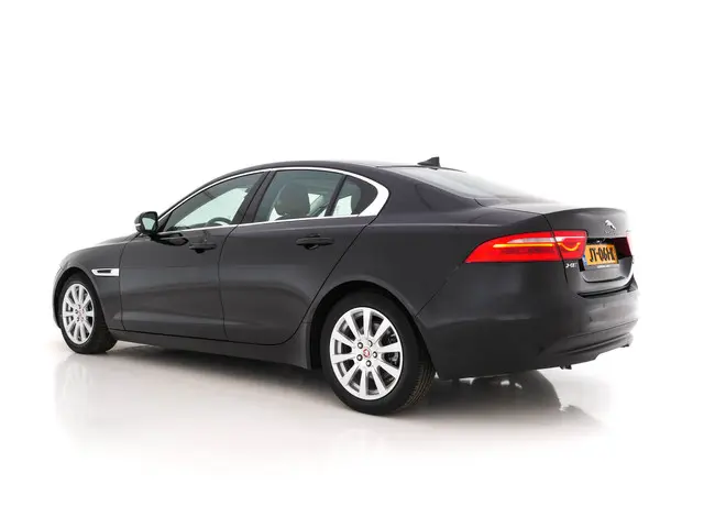 Jaguar XE 2.0 D Pure In-Control-Pack 2016 Diesel 4