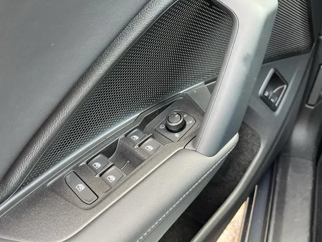 Volkswagen Tiguan 1.5 eHybrid Life Edition 2025 Benzine 26