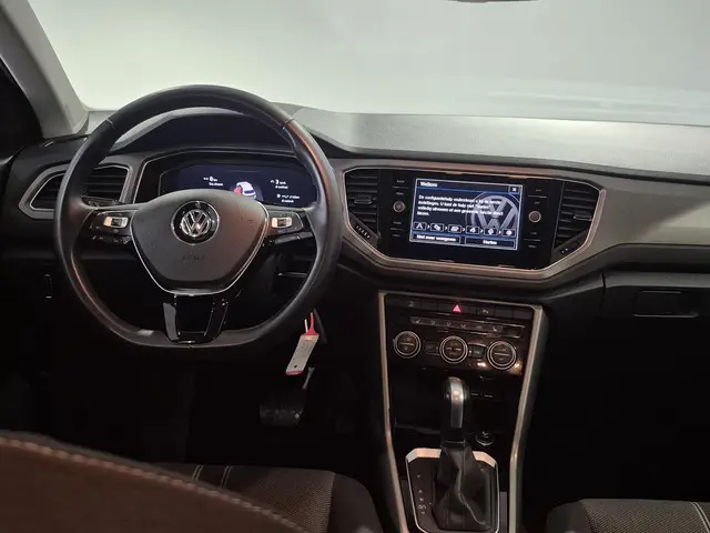 Volkswagen T-Roc 3