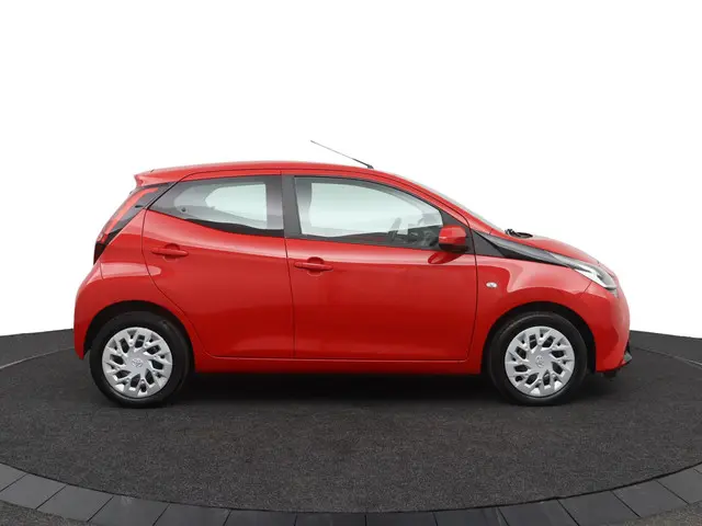 Toyota Aygo 1.0 VVT-i x-play 2021 Benzine 13