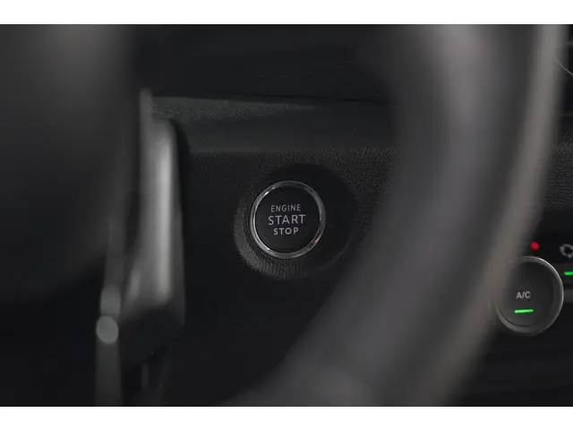 Citroën C4 Puretech 130 EAT8 Shine 2021 Benzine 40