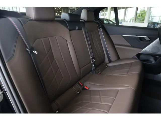 BMW i5 Sedan eDrive40 2024 Elektrisch 9