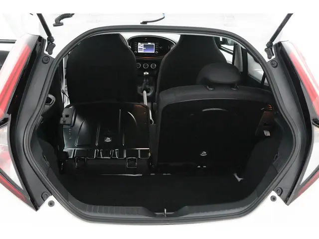 Toyota Aygo X 1.0 VVT-i MT Play 2023 Benzine 23