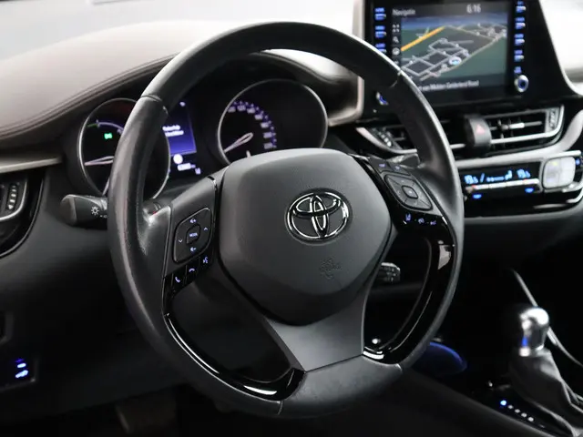 Toyota C-HR 1.8 Hybrid Active 2021 Hybride Benzine 18