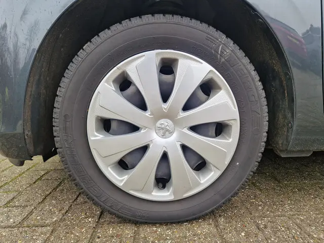 Peugeot 108 1.0 e-VTi Active 2021 Benzine 21