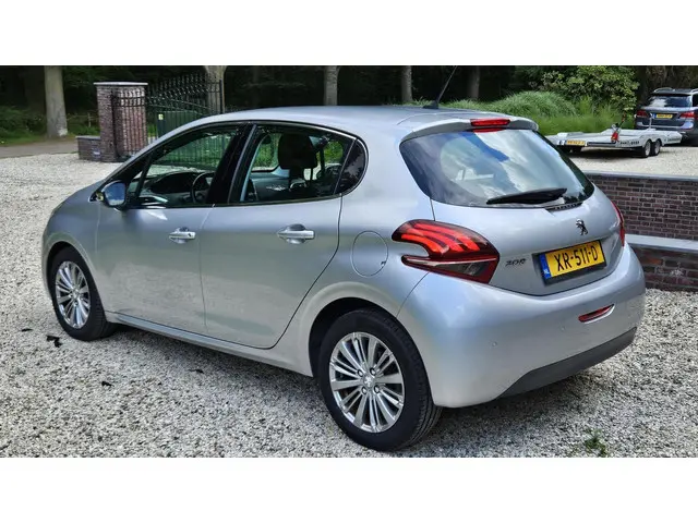 Peugeot 208 1.2 PureTech Allure 2018 Benzine 5