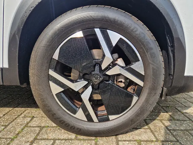 Peugeot 2008 1.2T Automaat 130pk Allure 2024 Benzine 9