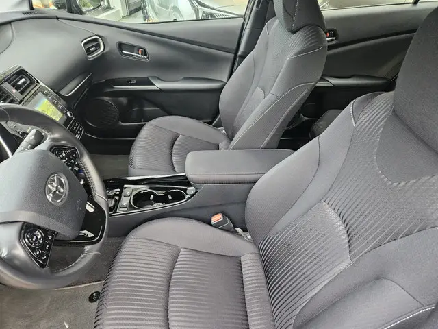 Toyota Prius 1.8 Plug-in Dynamic 2022 Hybride Benzine 19