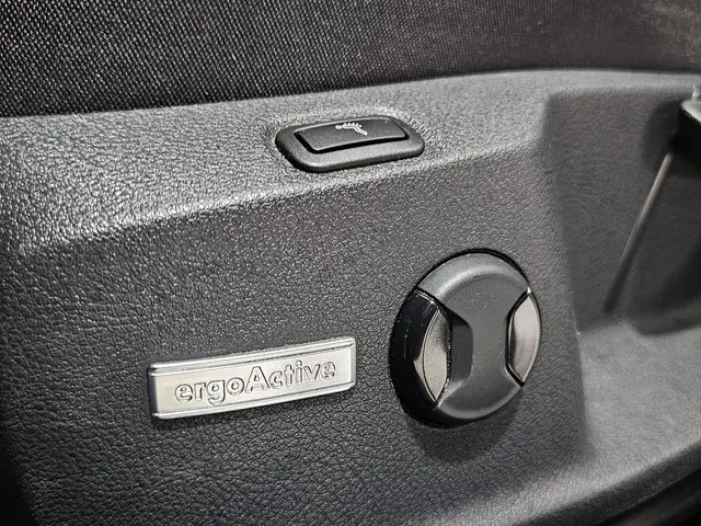 Volkswagen Golf 1.4 TSI Highline R Line 2017 Benzine 19