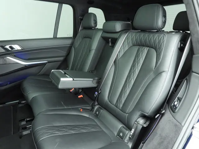 BMW X7 xDrive40i 2023 Benzine 7