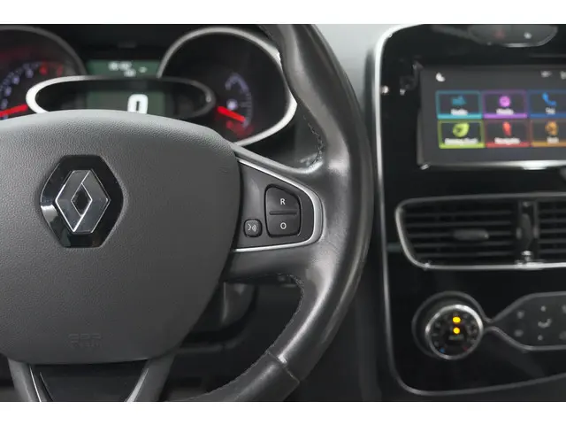 Renault Clio TCe 90 Intens 2017 Benzine 31