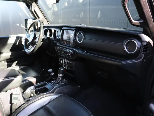 Jeep Wrangler Unlimited 2.0T Sahara 2019 Benzine 23