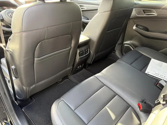 MG EHS 1.5 TGDI Luxury 2023 Hybride Benzine 15