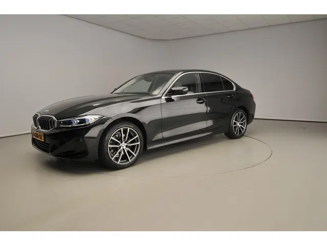BMW 3 Serie 320i 2023 Benzine 46