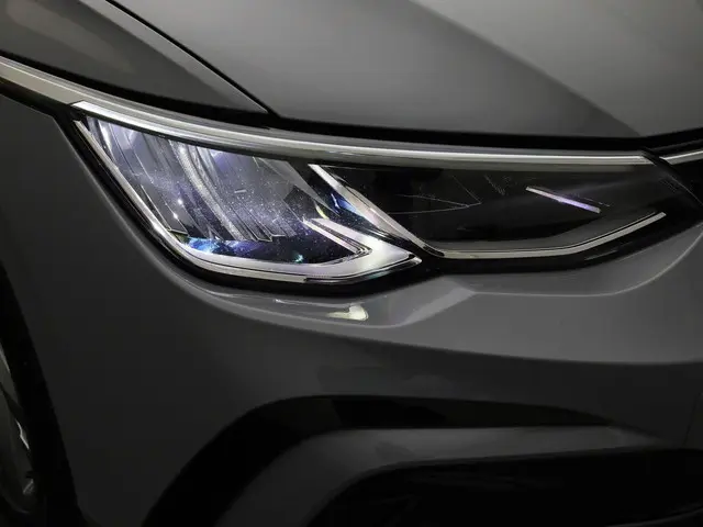 Volkswagen Golf 1.5 eTSI 130pk DSG R-Line 2024 Benzine 37