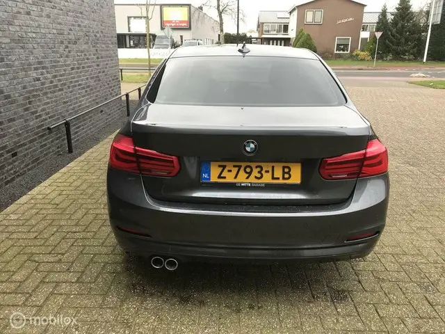 BMW 3 Serie 330i 2018 Benzine 5