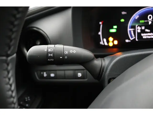 Toyota C-HR 1.8 Hybrid 140 Active 2025 Hybride Benzine 26