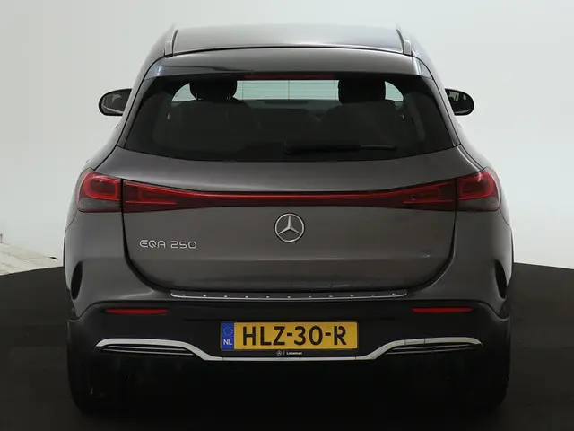 Mercedes-Benz EQA 250 AMG Line 67 kWh 2023 Elektrisch 27
