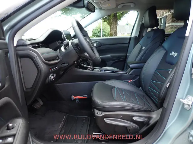 Jeep Compass 4XE 240 PHEV Upland 2023 Hybride Benzine 9
