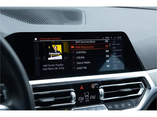 BMW 3 Serie Touring 320i M Sport High Ex 2021 Benzine 62