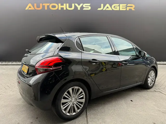 Peugeot 208 1.2 PureTech Allure 2018 Benzine 5