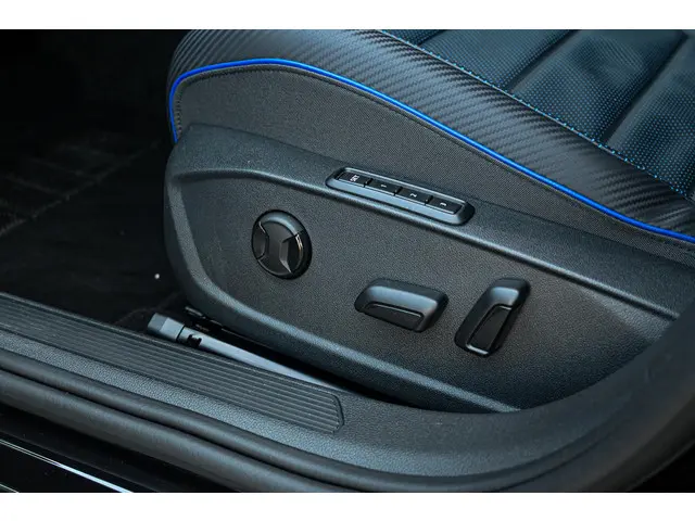 Volkswagen Golf 2.0 TSI R 4Motion 2022 Benzine 19