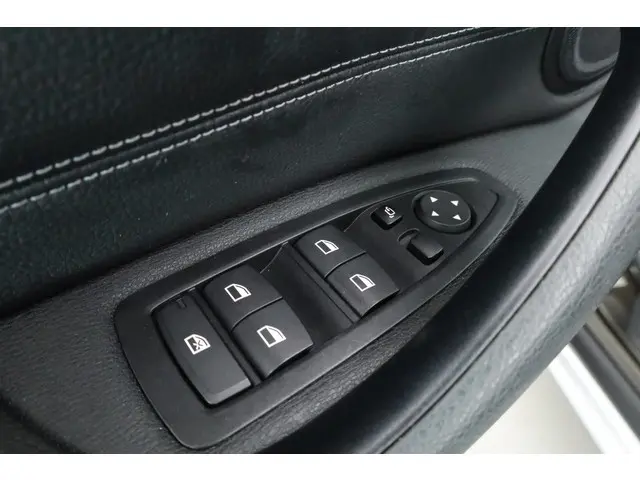 BMW X1 sDrive20i High Executive 2021 Benzine 7