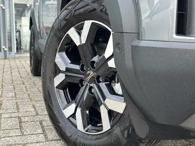 Dacia Duster Extreme Hybrid 140 2025 Hybride Benzine 10