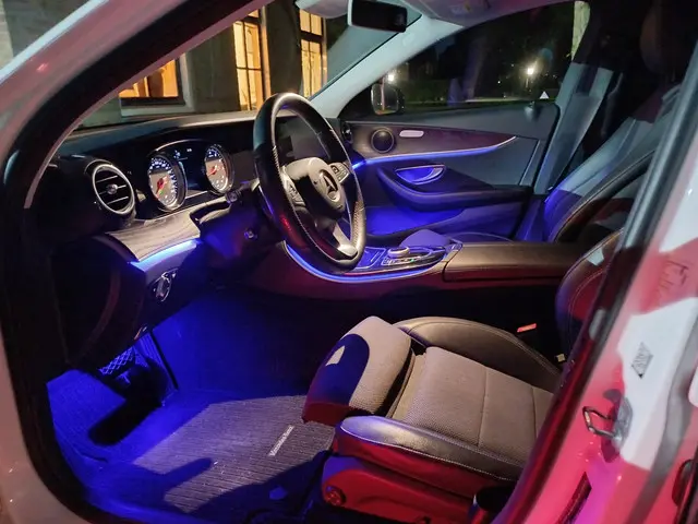 Mercedes-Benz E-Klasse 200 Premium 2017 Benzine 46