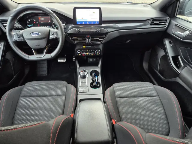 Ford Focus Wagon 1.5 EcoB. ST- Line Business 2020 Benzine 3