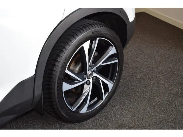 Volvo XC40 3