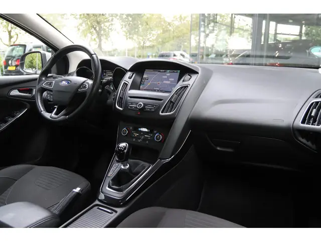 Ford Focus 1.0 TITANIUM ED. 2015 Benzine 3