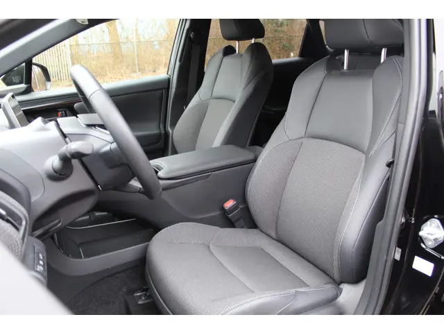 Toyota bZ4X Dynamic 71 kWh 2024 Elektrisch 3