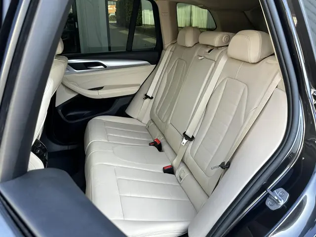 BMW X3 xDrive20i High Executive 2018 Benzine 14