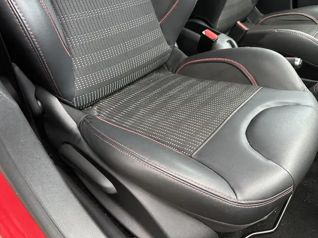 Peugeot 208 1.2 Turbo 110 PK GT-Line 2019 Benzine 31