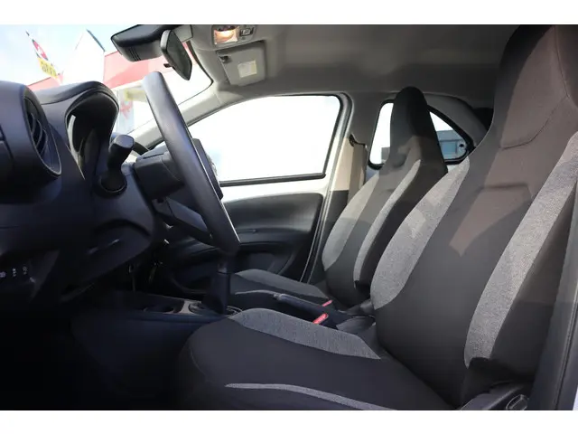 Toyota Aygo X 1.0 VVT-i MT PLAY 2022 Benzine 5