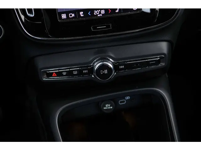 Volvo XC40 2.0 B4 Plus Dark 2024 Benzine 24