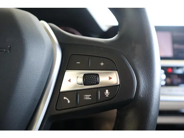 BMW 3 Serie Touring 320i 2020 Benzine 23