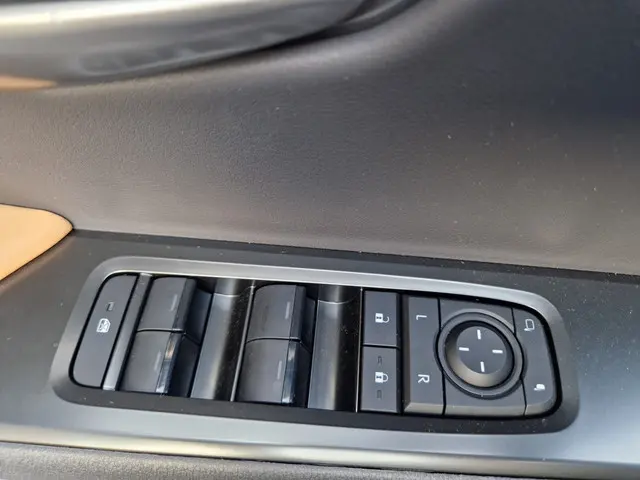 Lexus UX 300h Business Line 2025 Hybride Benzine 23
