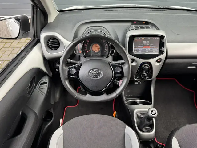 Toyota Aygo 1.0 VVT-I X-PLAY 2014 Benzine 5