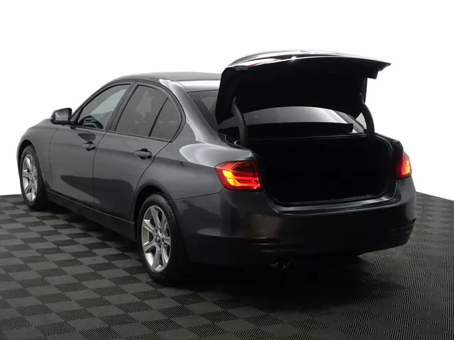 BMW 3 Serie 328i 245pk High Executive Aut- 2012 Benzine 30