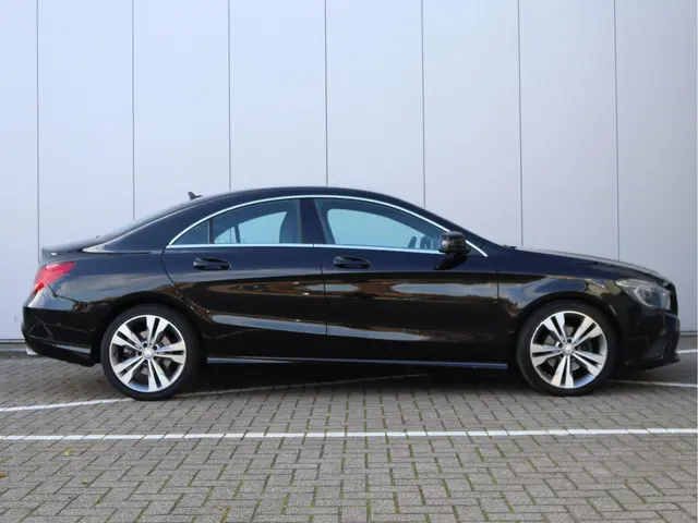 Mercedes-Benz CLA 200 Prestige 2013 Benzine 16